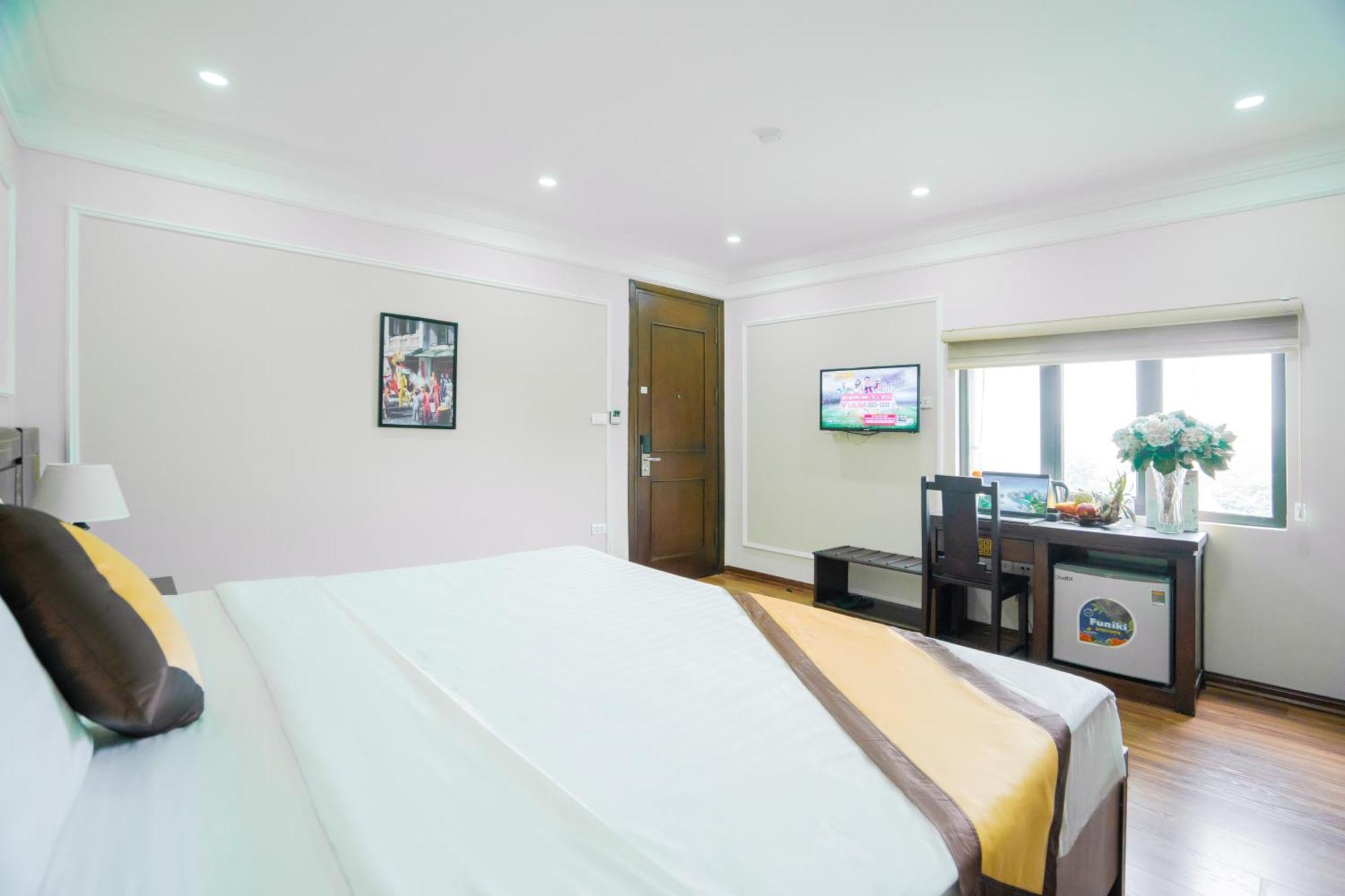 Ha Noi Lake View Hotel & Travel Hanoi Exterior photo