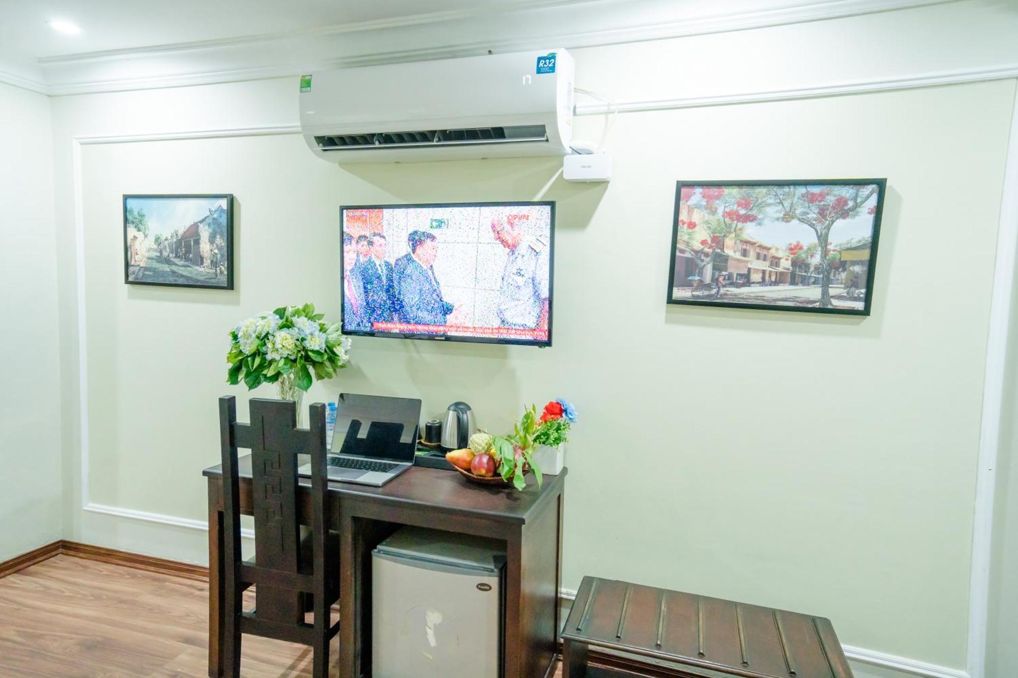 Ha Noi Lake View Hotel & Travel Hanoi Exterior photo